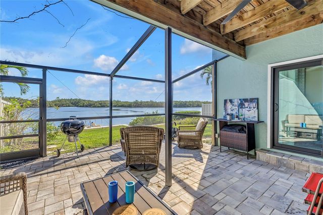 1052 SANABEL COURT NE, St Petersburg, FL 33702