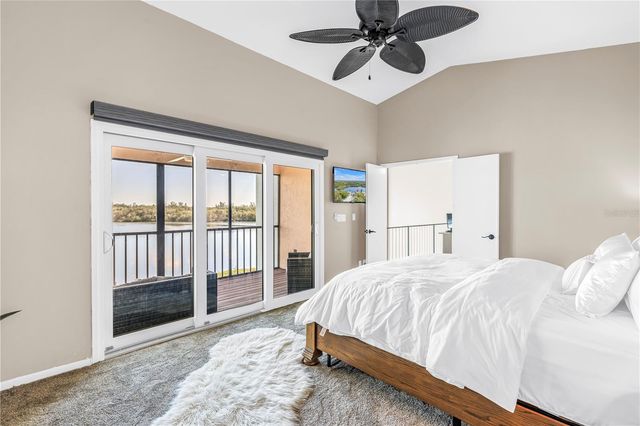 1052 SANABEL COURT NE, St Petersburg, FL 33702