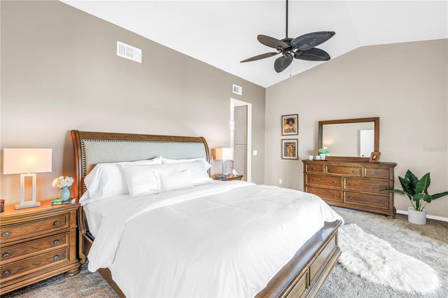 1052 SANABEL COURT NE, St Petersburg, FL 33702