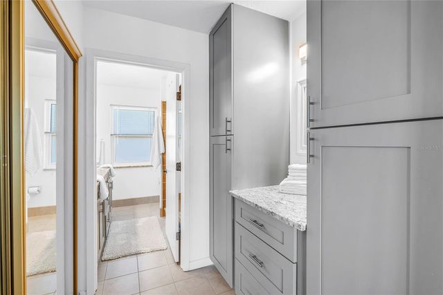 1052 SANABEL COURT NE, St Petersburg, FL 33702