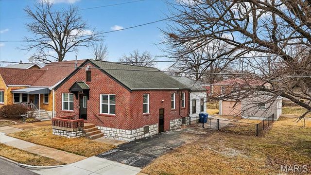 3815 Bayless Avenue, St Louis, MO 63125