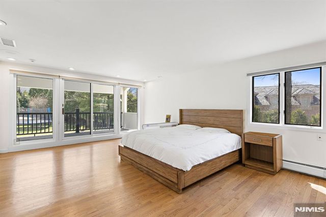 1 Hemlock Drive, Cresskill, NJ 07626