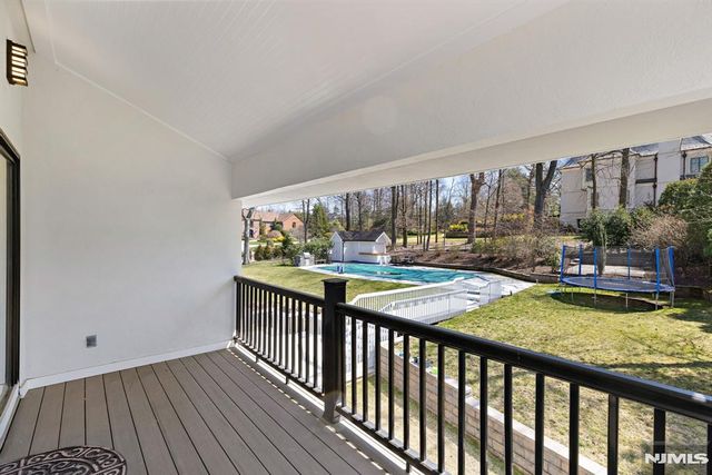 1 Hemlock Drive, Cresskill, NJ 07626