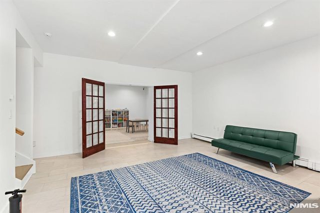 1 Hemlock Drive, Cresskill, NJ 07626