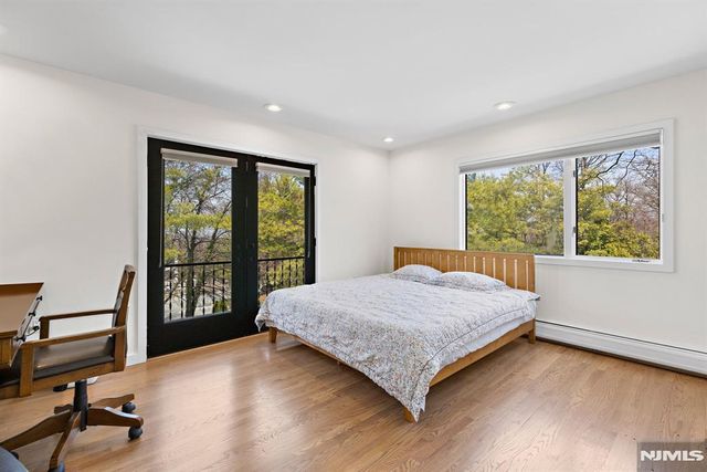 1 Hemlock Drive, Cresskill, NJ 07626