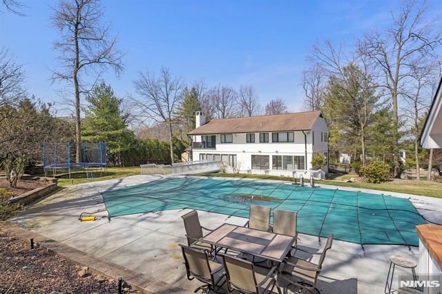 1 Hemlock Drive, Cresskill, NJ 07626