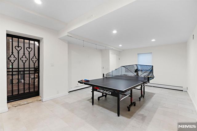 1 Hemlock Drive, Cresskill, NJ 07626