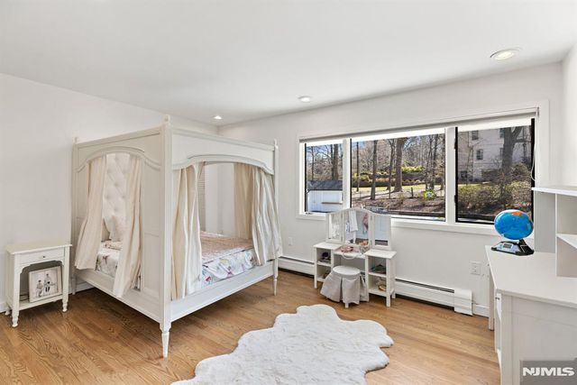 1 Hemlock Drive, Cresskill, NJ 07626