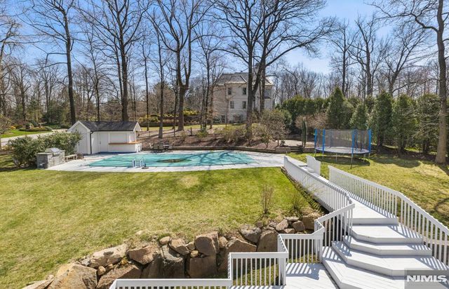 1 Hemlock Drive, Cresskill, NJ 07626