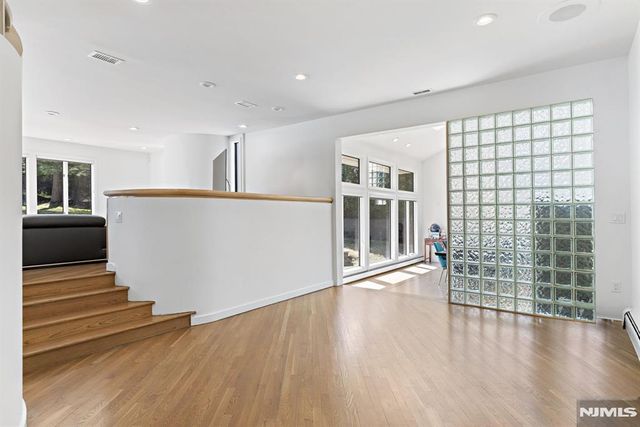 1 Hemlock Drive, Cresskill, NJ 07626