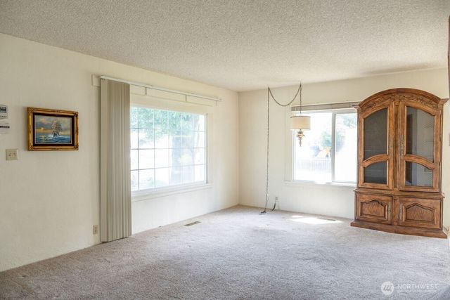 609 W Whitman Drive, College Place, WA 99324