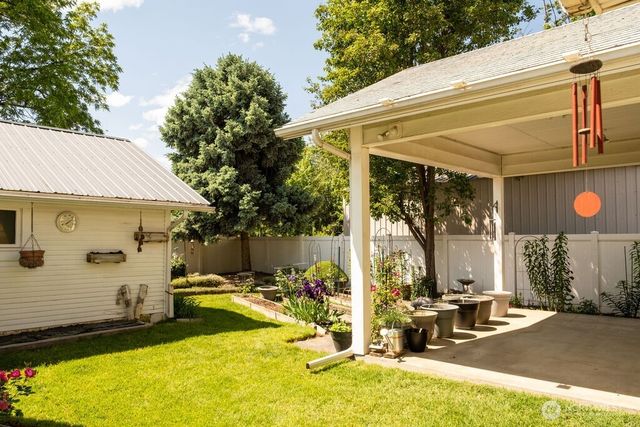 609 W Whitman Drive, College Place, WA 99324