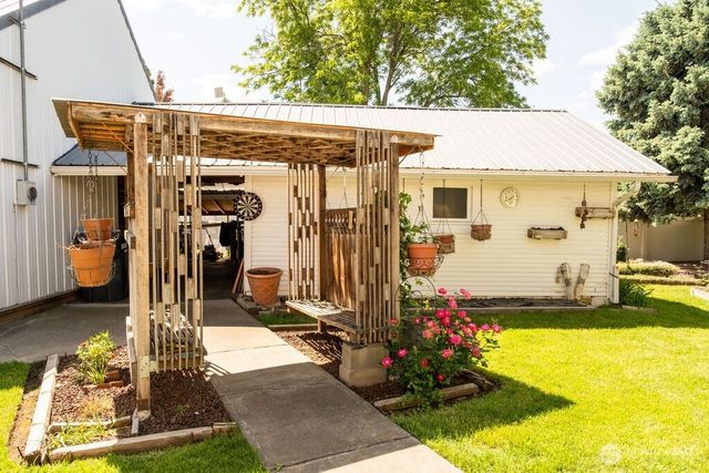 609 W Whitman Drive, College Place, WA 99324