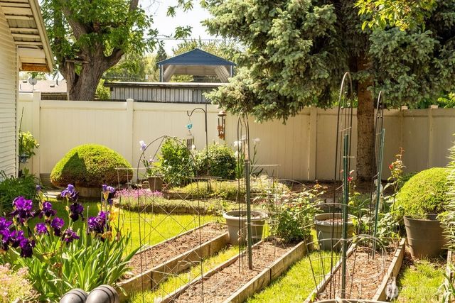 609 W Whitman Drive, College Place, WA 99324