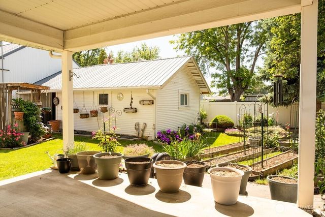 609 W Whitman Drive, College Place, WA 99324