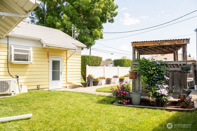 609 W Whitman Drive, College Place, WA 99324