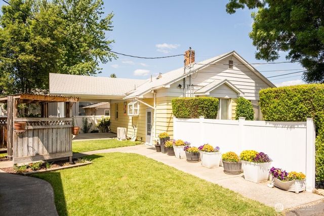 609 W Whitman Drive, College Place, WA 99324