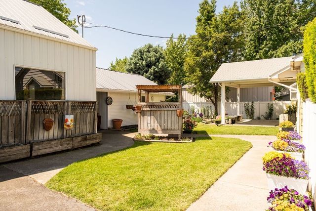 609 W Whitman Drive, College Place, WA 99324