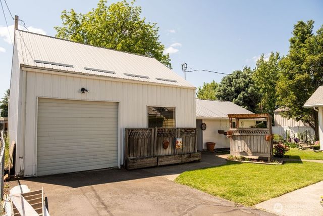 609 W Whitman Drive, College Place, WA 99324