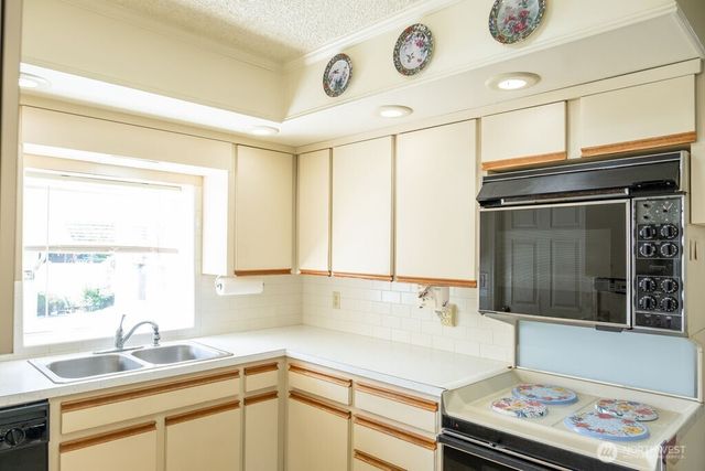 609 W Whitman Drive, College Place, WA 99324