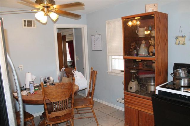 305 SW 8th Street, Oak Grove, MO 64075