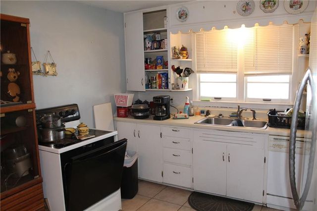 305 SW 8th Street, Oak Grove, MO 64075