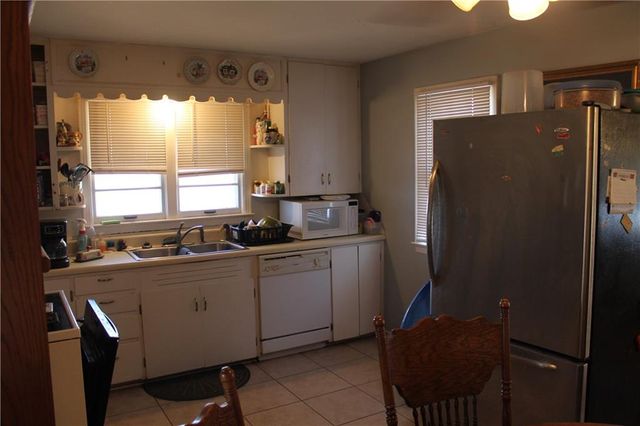 305 SW 8th Street, Oak Grove, MO 64075