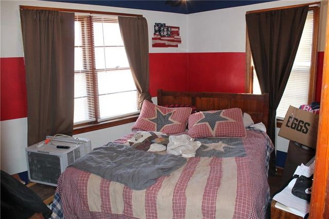 305 SW 8th Street, Oak Grove, MO 64075