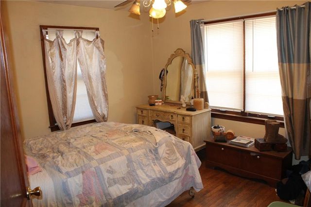 305 SW 8th Street, Oak Grove, MO 64075