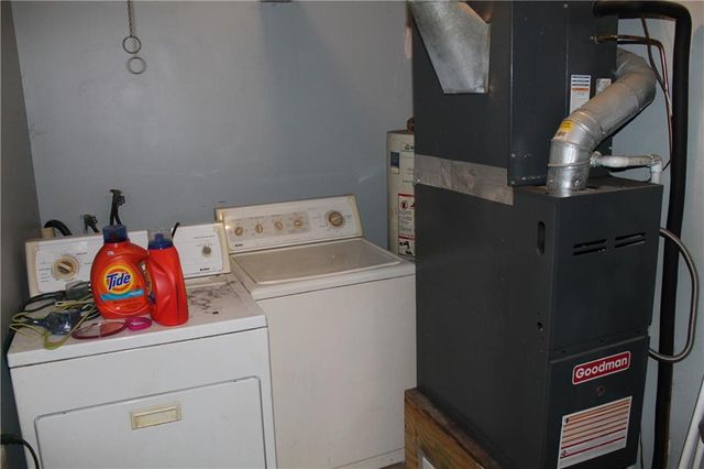 305 SW 8th Street, Oak Grove, MO 64075