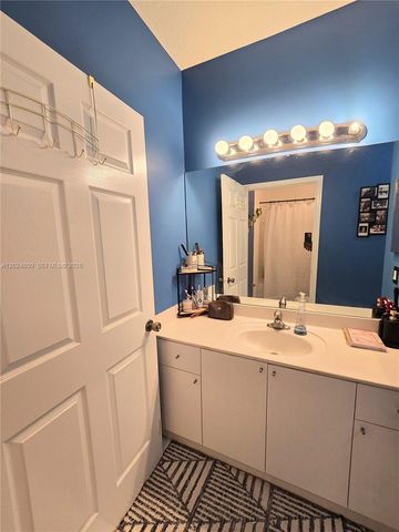 1236 NE 32nd Ave, Homestead, FL 33033