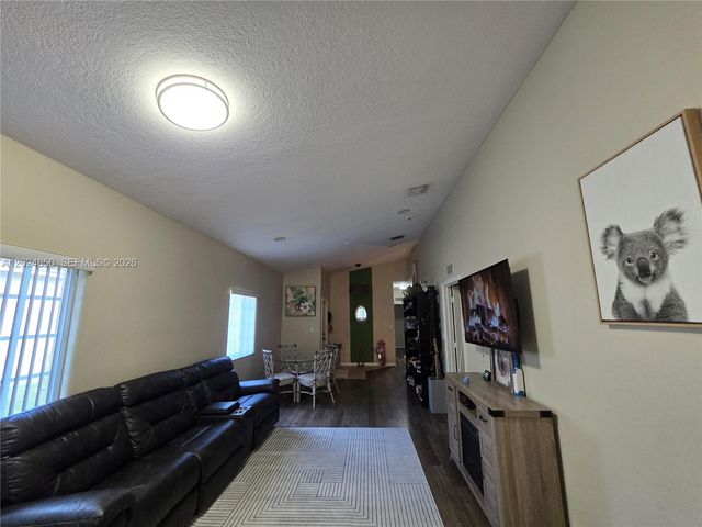 1236 NE 32nd Ave, Homestead, FL 33033