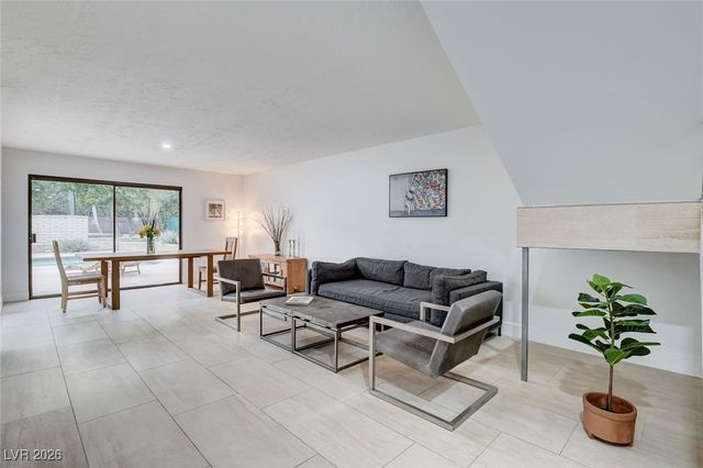 945 Vegas Valley Drive, Las Vegas, NV 89109