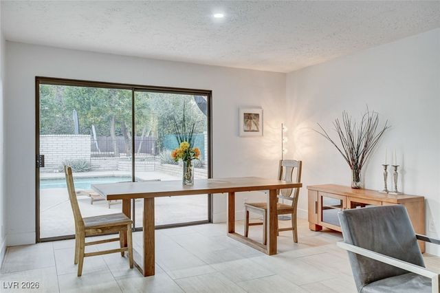 945 Vegas Valley Drive, Las Vegas, NV 89109