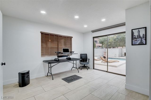 945 Vegas Valley Drive, Las Vegas, NV 89109