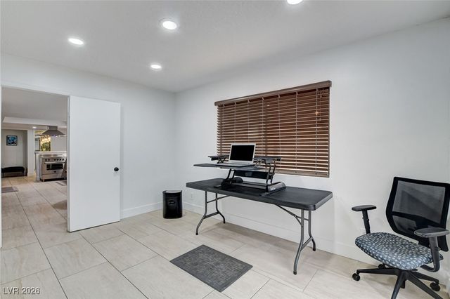 945 Vegas Valley Drive, Las Vegas, NV 89109