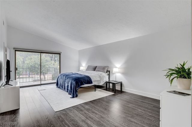 945 Vegas Valley Drive, Las Vegas, NV 89109