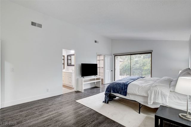 945 Vegas Valley Drive, Las Vegas, NV 89109