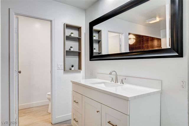 945 Vegas Valley Drive, Las Vegas, NV 89109