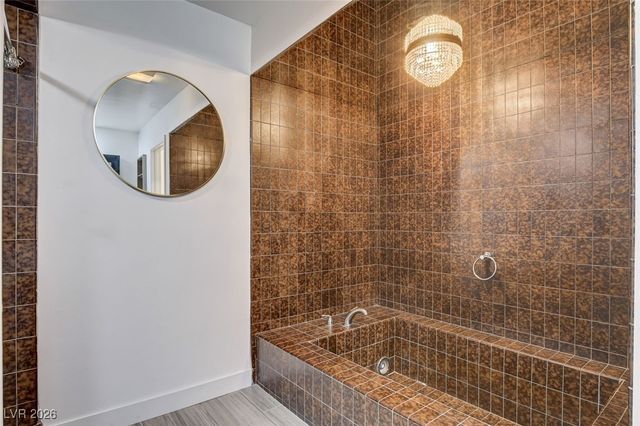 945 Vegas Valley Drive, Las Vegas, NV 89109