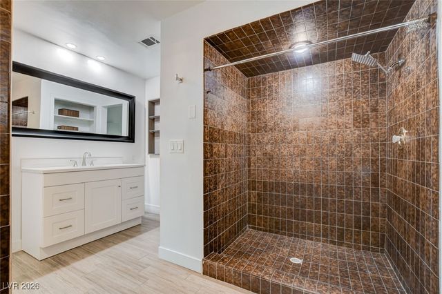 945 Vegas Valley Drive, Las Vegas, NV 89109