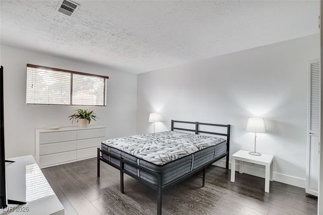 945 Vegas Valley Drive, Las Vegas, NV 89109