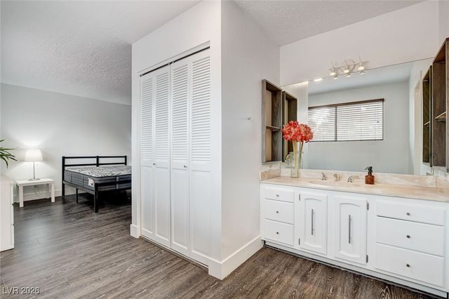 945 Vegas Valley Drive, Las Vegas, NV 89109