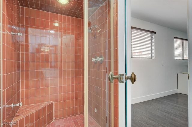 945 Vegas Valley Drive, Las Vegas, NV 89109