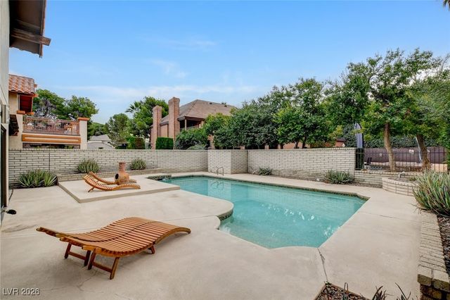 945 Vegas Valley Drive, Las Vegas, NV 89109