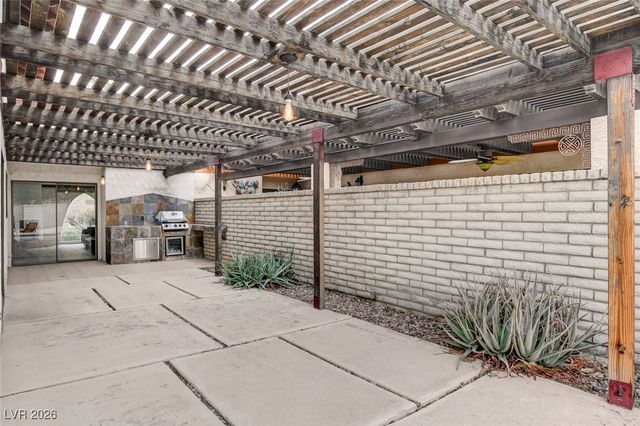 945 Vegas Valley Drive, Las Vegas, NV 89109