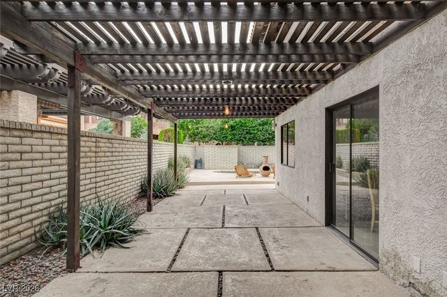 945 Vegas Valley Drive, Las Vegas, NV 89109