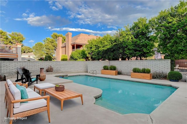 945 Vegas Valley Drive, Las Vegas, NV 89109