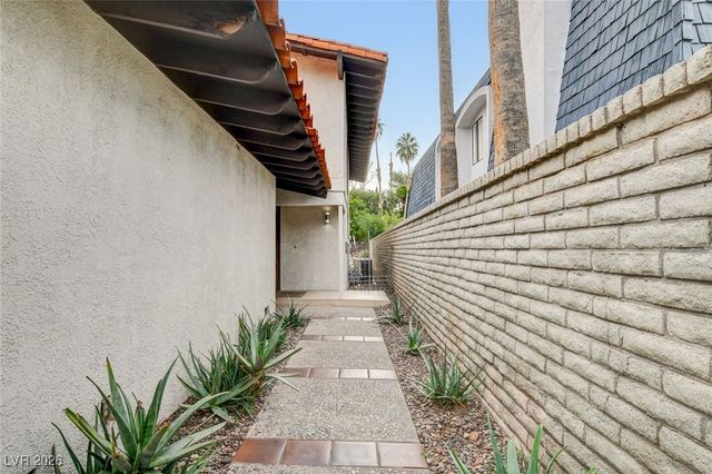 945 Vegas Valley Drive, Las Vegas, NV 89109