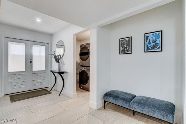 945 Vegas Valley Drive, Las Vegas, NV 89109